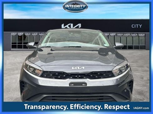 Used 2023 Kia Forte LXS w/ LXS Technology Package FWD image 2