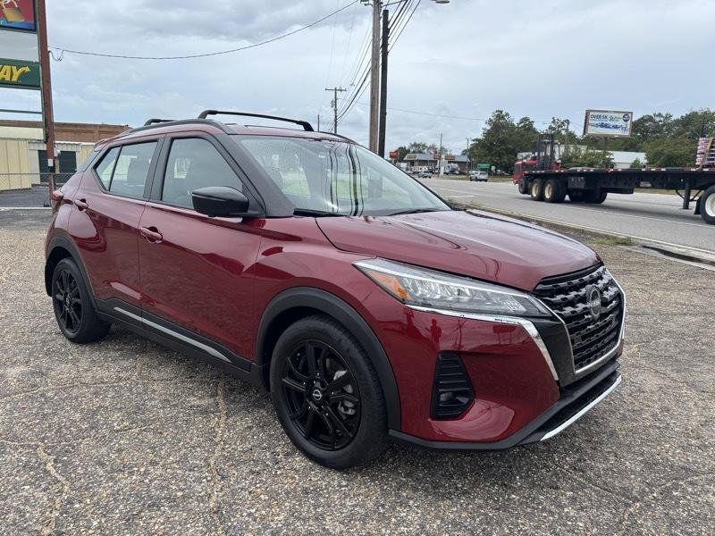 Used 2022 Nissan Kicks SR w/ Interior Electronics Package FWD image 7