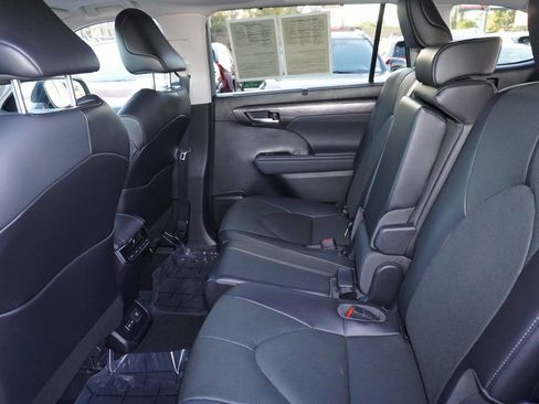 Certified 2022 Toyota Highlander Limited image 10