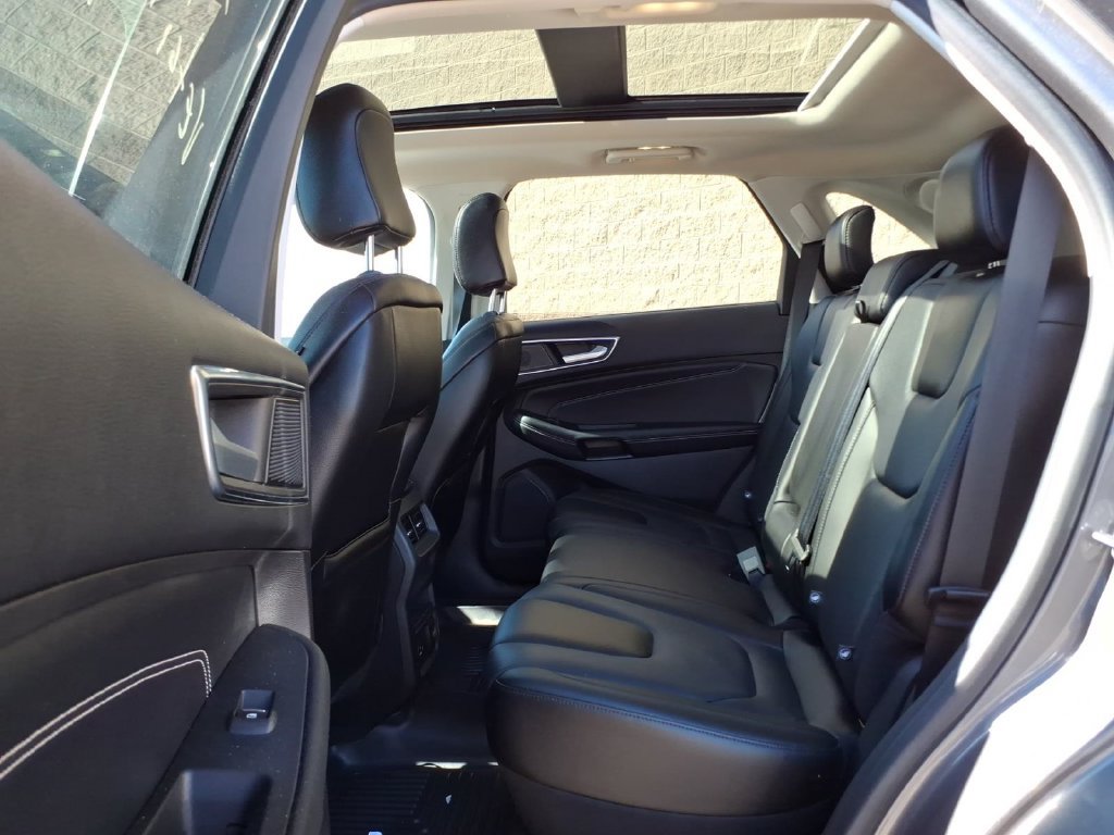 Used 2021 Ford Edge Titanium w/ Equipment Group 301A FWD image 10
