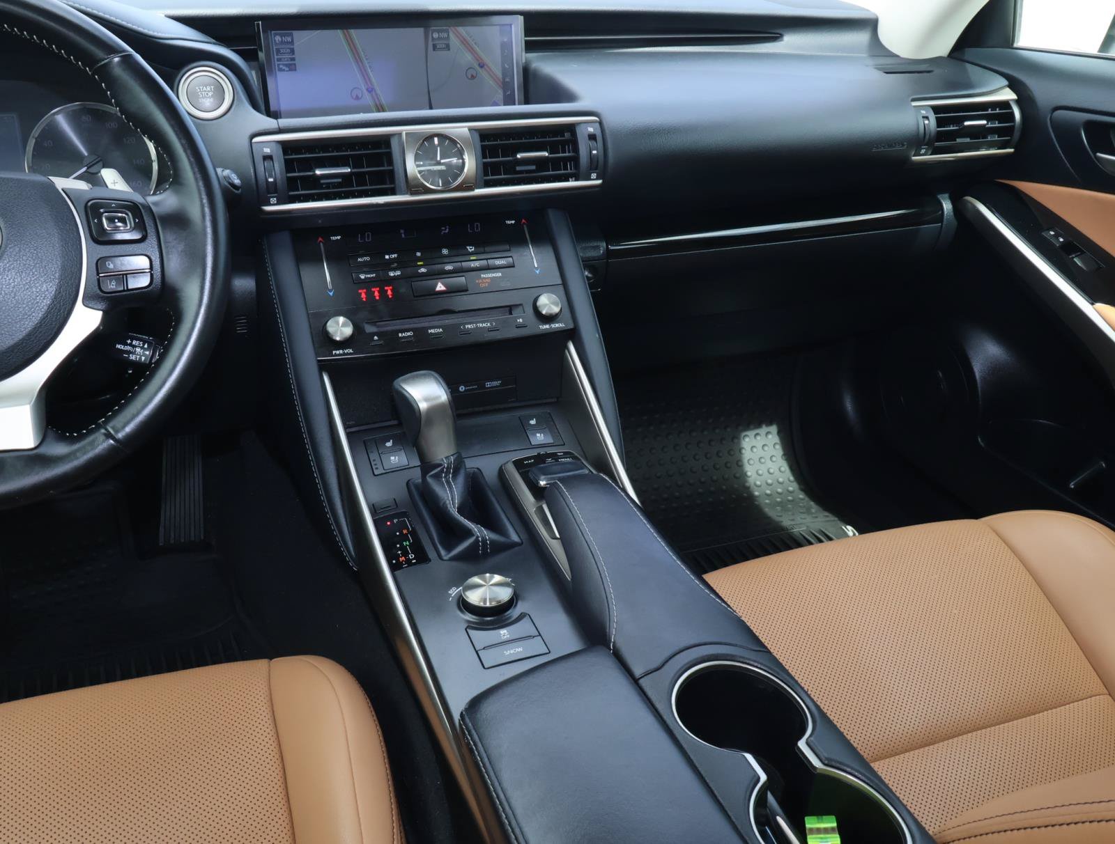 Used 2018 Lexus IS 300 w/ Comfort Package RWD image 11