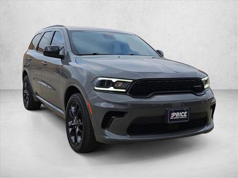 Used 2023 Dodge Durango GT image 3