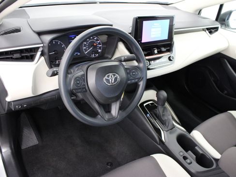 Used 2025 Toyota Corolla LE FWD image 13