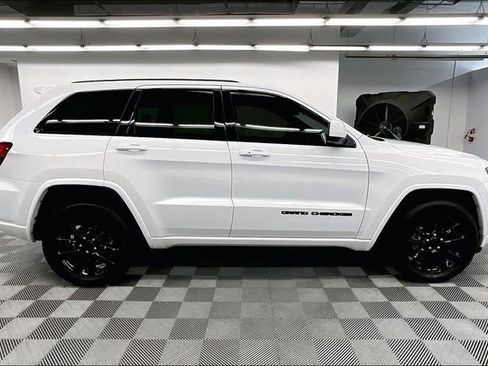 Used 2020 Jeep Grand Cherokee Altitude AWD/4WD image 15