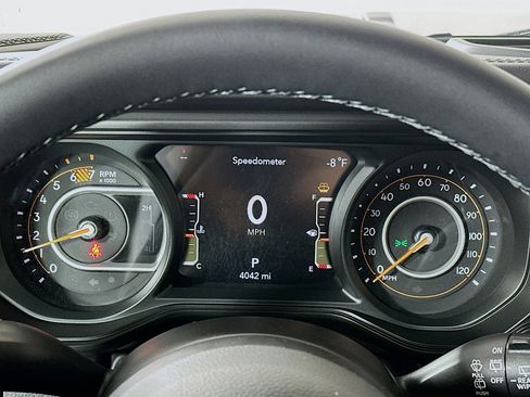 Used 2025 Jeep Wrangler Unlimited Rubicon image 12