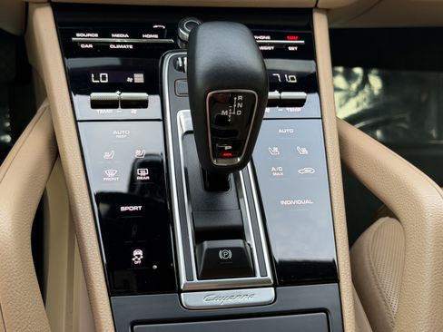 Certified 2021 Porsche Cayenne AWD/4WD image 31