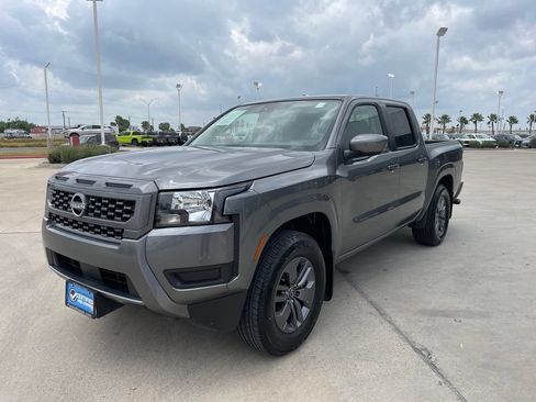 Used 2025 Nissan Frontier SV w/ Tow Package RWD image 3
