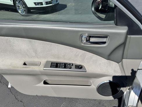 Used 2006 Nissan Altima 3.5 SE FWD image 37