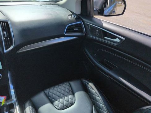Used 2024 Ford Edge Titanium image 19