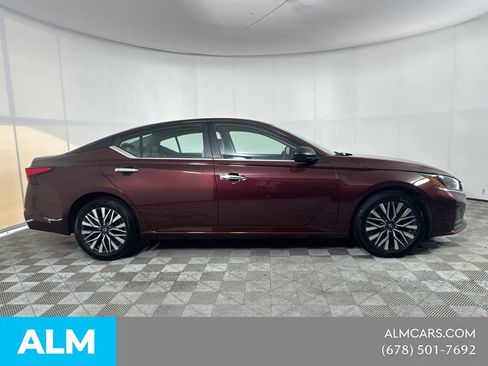 Used 2025 Nissan Altima 2.5 SV FWD image 5