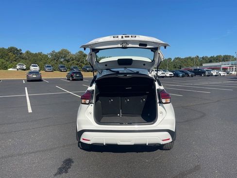 Used 2024 Nissan Kicks SR w/ SR Premium Package image 16