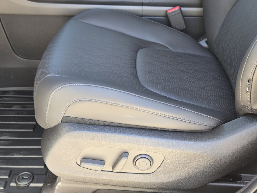 New 2026 Kia Carnival EX FWD image 19