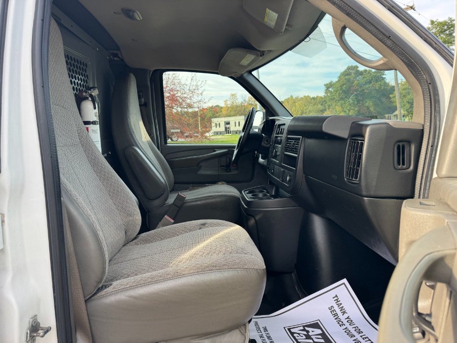 Used 2015 Chevrolet Express 3500 RWD image 18