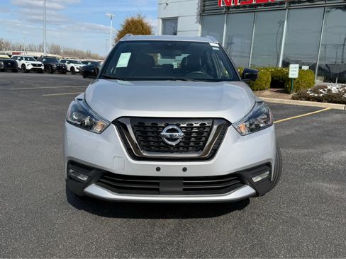 Used 2020 Nissan Kicks SR w/ SR Premium Package image 2