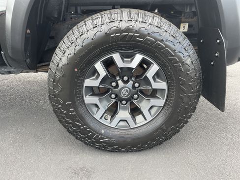 Used 2016 Toyota Tacoma TRD Off-Road AWD/4WD image 28