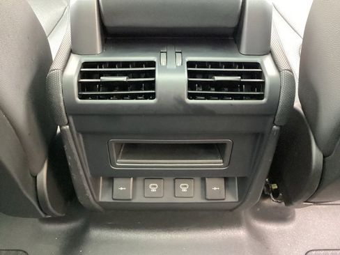 Used 2022 Land Rover Defender 110 X-Dynamic SE image 19