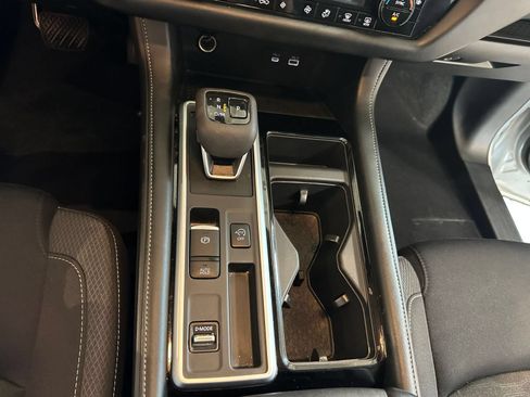Used 2025 Nissan Pathfinder SV FWD image 43