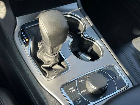 Used 2019 Jeep Grand Cherokee Limited AWD/4WD image 31