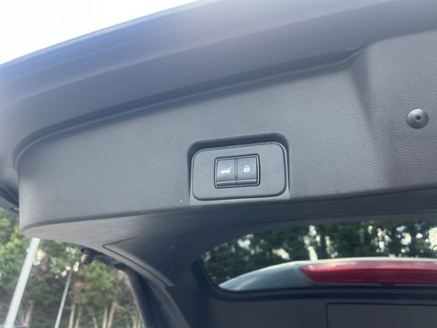 Used 2025 Nissan Rogue SV AWD/4WD image 20