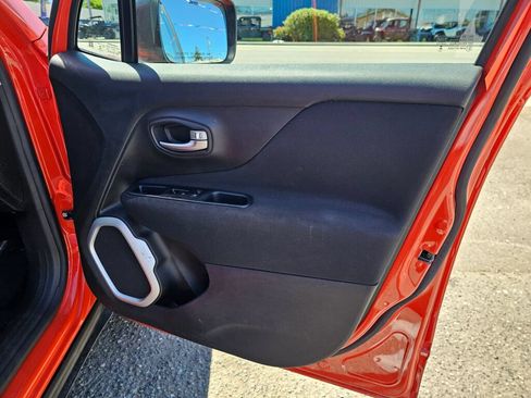 Used 2019 Jeep Renegade Sport w/ Sport Appearance Group AWD/4WD image 10