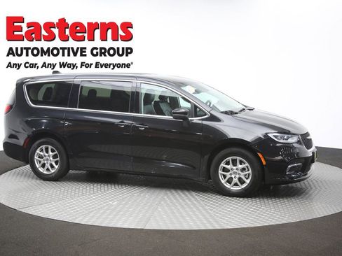 Used 2023 Chrysler Pacifica Touring-L FWD image 47