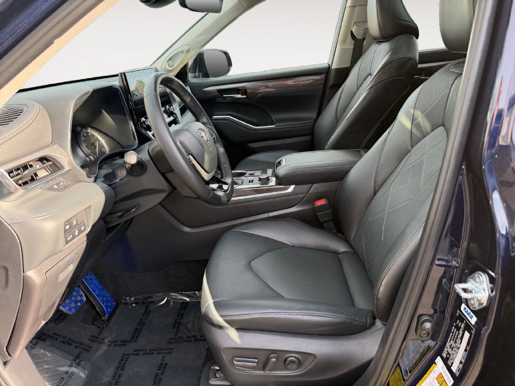 Used 2022 Toyota Highlander Platinum AWD/4WD image 6