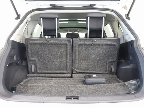 Used 2022 Volkswagen Tiguan SE w/ Panoramic Sunroof Package image 28