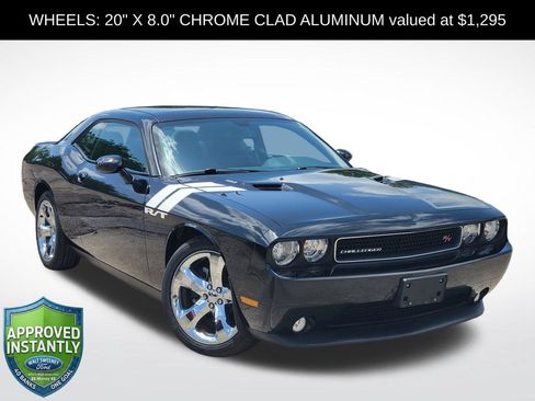 Used 2014 Dodge Challenger R/T RWD image 1