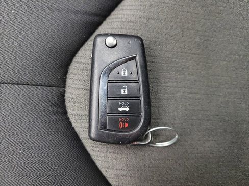 Used 2019 Toyota Camry LE FWD image 32