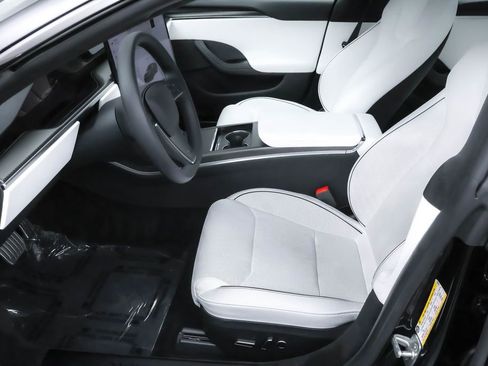 Used 2023 Tesla Model S Plaid image 4