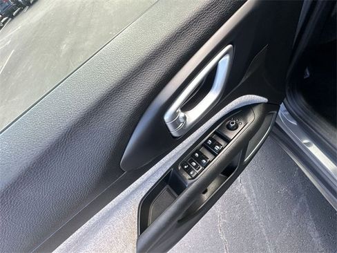 Used 2024 Jeep Compass Latitude image 14