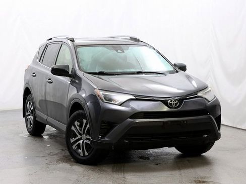 Used 2017 Toyota RAV4 LE image 1