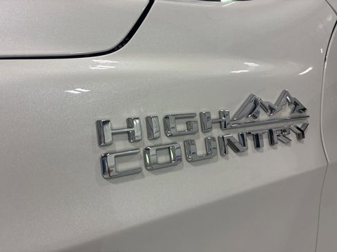 Used 2022 Chevrolet Tahoe High Country AWD/4WD image 10