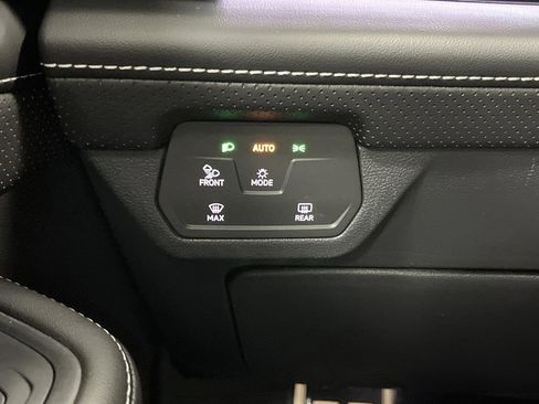 Used 2024 Volkswagen Atlas Cross Sport SEL Premium R-Line image 26