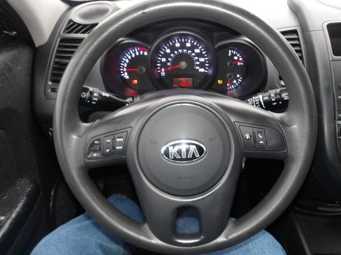 Used 2013 Kia Soul FWD image 14