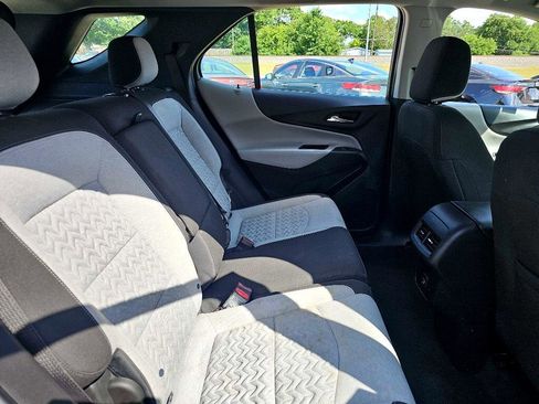 Used 2022 Chevrolet Equinox LS image 17