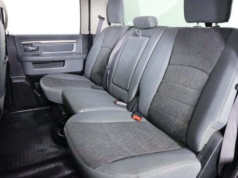 Used 2018 RAM 1500 Classic SLT AWD/4WD image 33