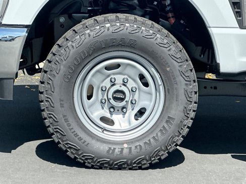 New 2025 Ford F250 XL w/ XL Off-Road Package image 23