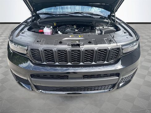 Used 2025 Jeep Grand Cherokee L Limited w/ Black Appearance Package RWD image 31