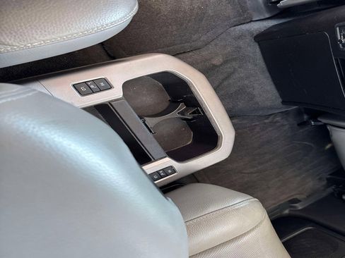 Used 2018 Toyota Sequoia Platinum RWD image 18