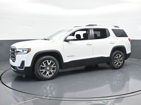 Used 2022 GMC Acadia SLE w/ Driver Convenience Package image 2
