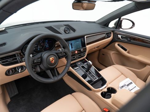 Used 2026 Porsche Macan AWD/4WD image 4