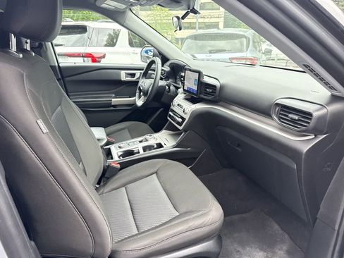 Used 2023 Ford Explorer XLT AWD/4WD image 25