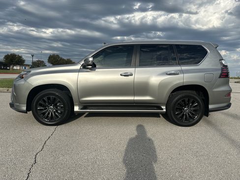 Used 2023 Lexus GX 460 Luxury w/ Sport Design Package AWD/4WD image 7