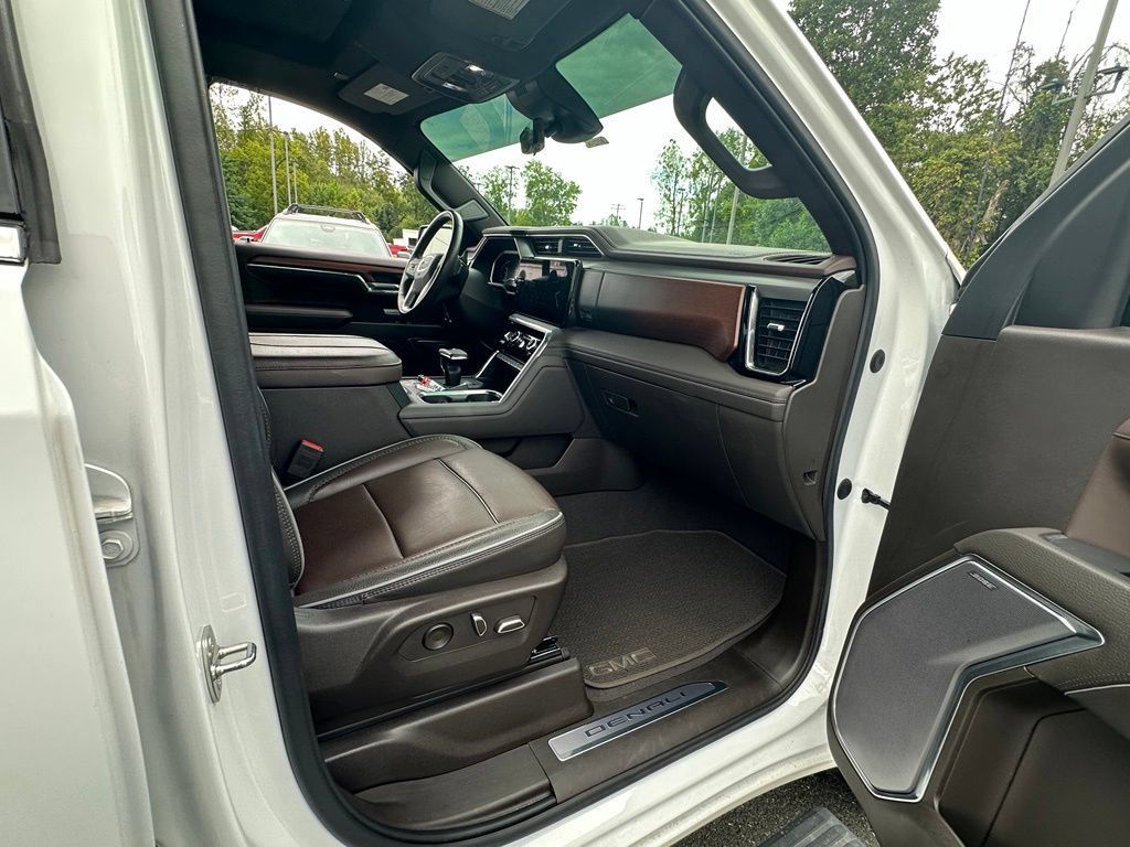 Used 2023 GMC Sierra 1500 Denali w/ Denali Reserve Package AWD/4WD image 13