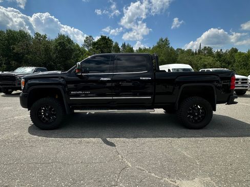 Used 2018 GMC Sierra 2500 Denali w/ Duramax Plus Package AWD/4WD image 6