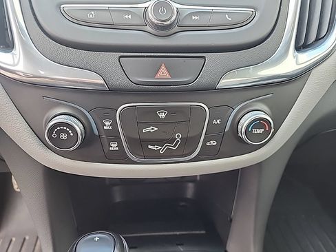 Used 2018 Chevrolet Equinox LS FWD image 18