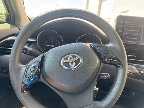 Used 2020 Toyota C-HR LE image 16