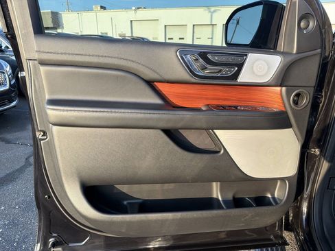 Used 2019 Lincoln Navigator L Reserve image 10