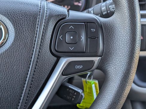 Used 2014 Toyota Highlander LE image 13